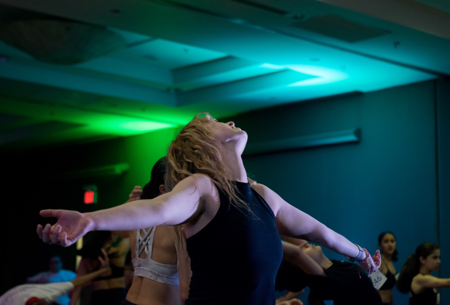 Bailarines formándose en el workshop Danzética