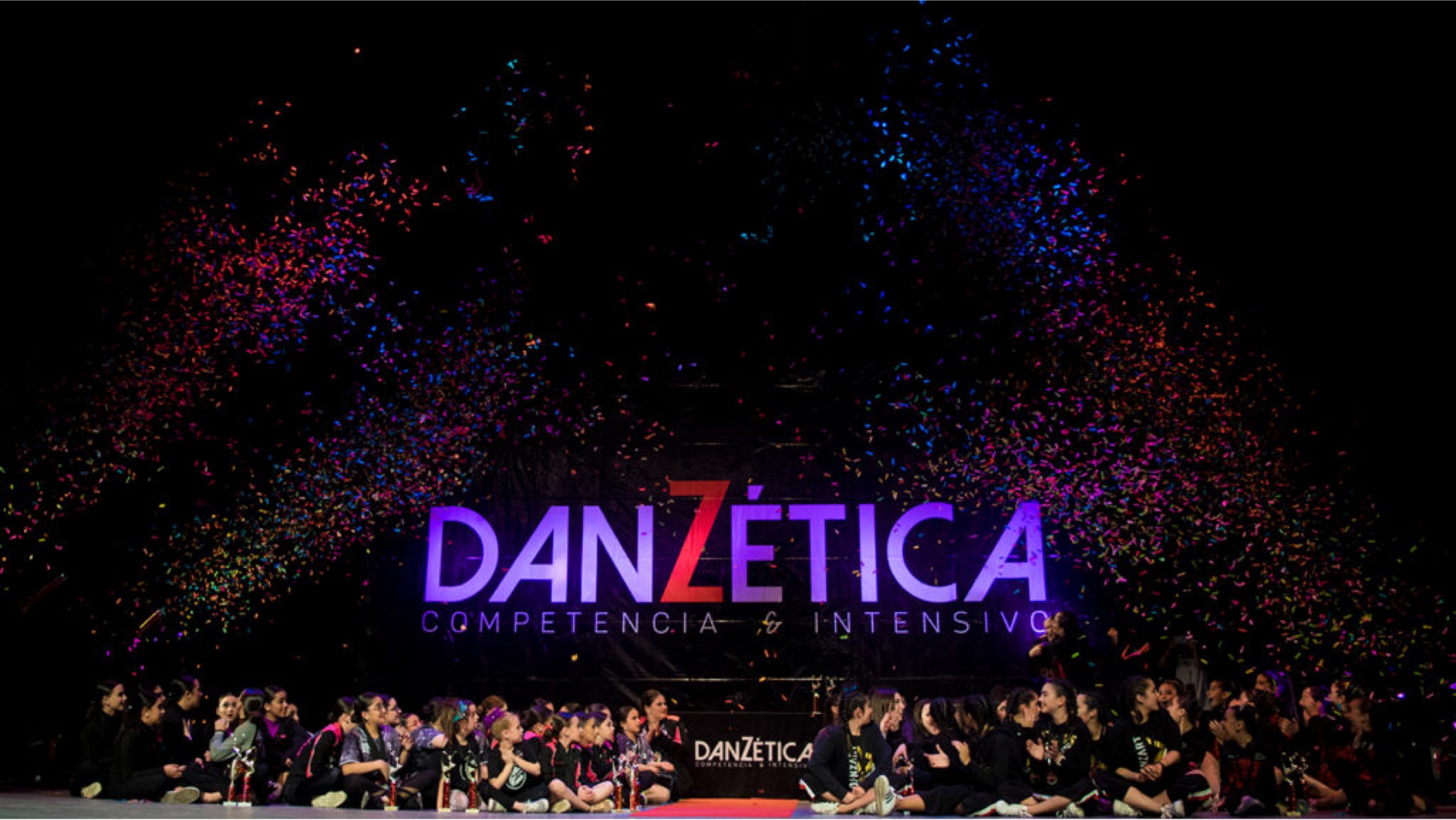 Comunidad Danzética en el escenario de Competencia e Intensivo